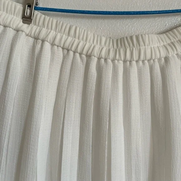 NEW Uniqlo White Skirt - Picture 9 of 11
